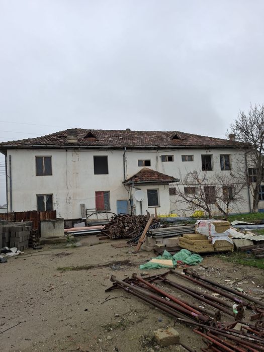 Teren 4000 de m3 intravilan plus cladire de birouri