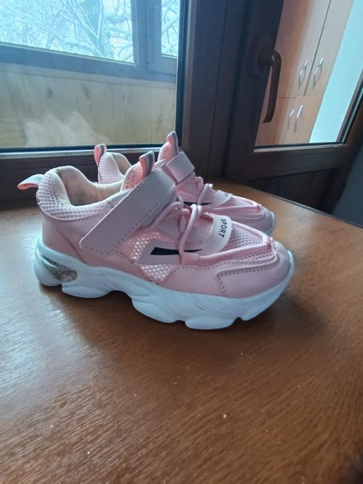 Кроссовки детские