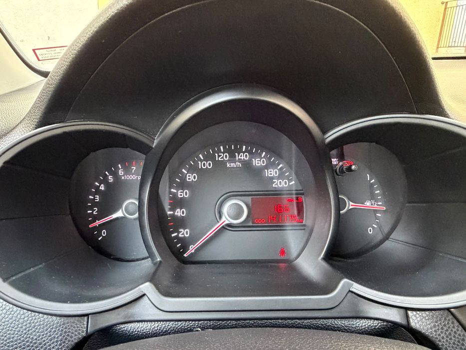 Mașină Kia Picanto 2013