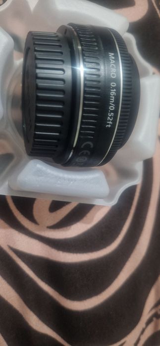 Obiectiv Canon este 24 mm