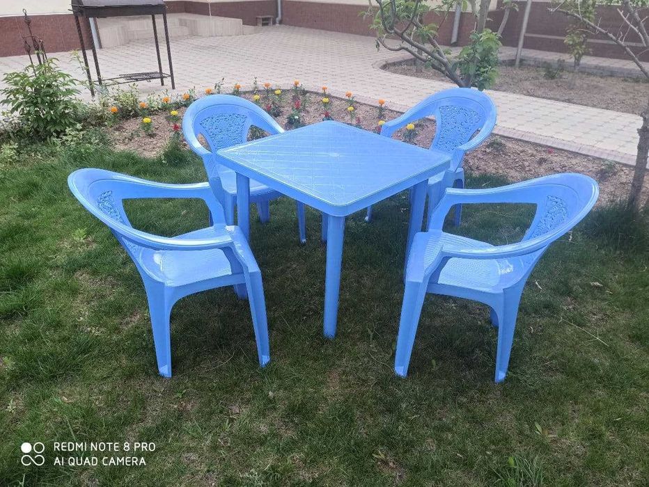 Качественные столы со стульями для дачи и кафе.