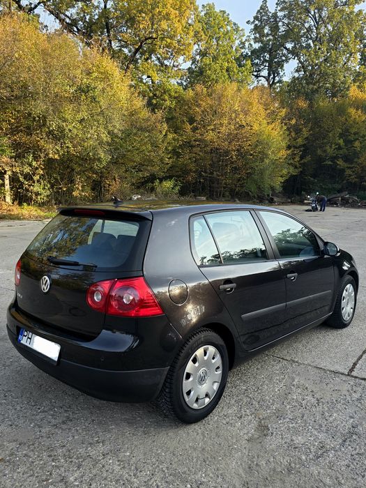 Vând Volkswagen Golf 5