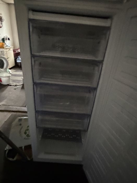 Виртикален Фризер Beko 177л