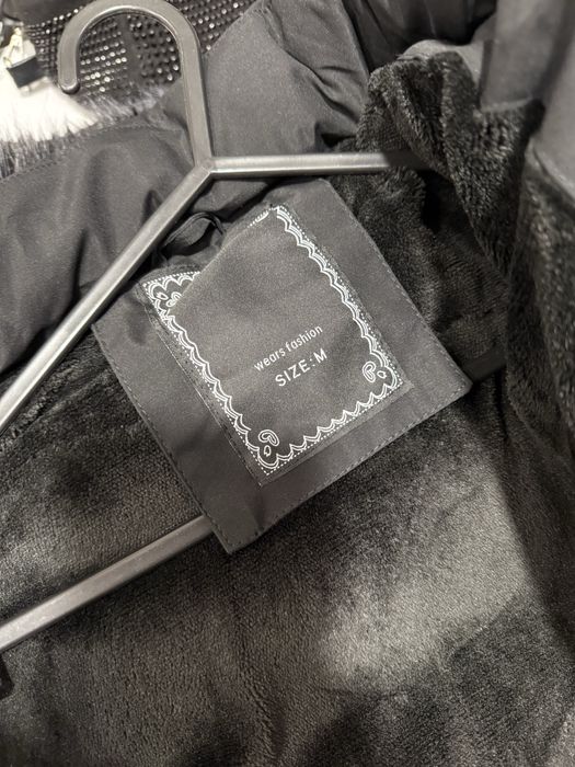 Черно зимно яке.