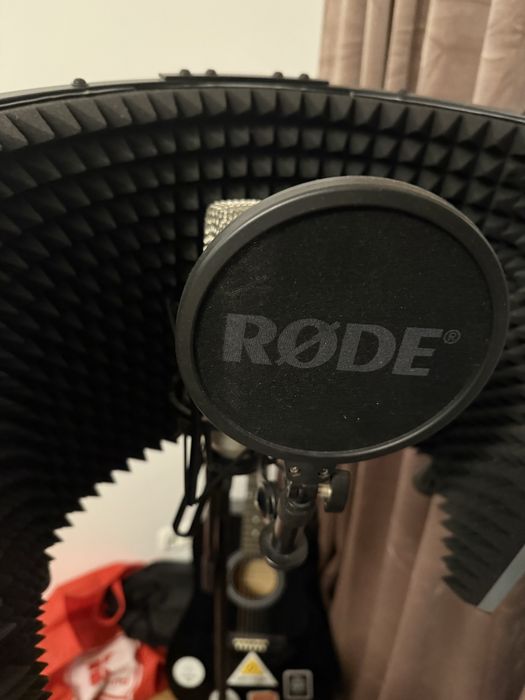 Microfon RODE NT1-A + Interfata Focusrite solo 3rd gen + Stand + Shiel