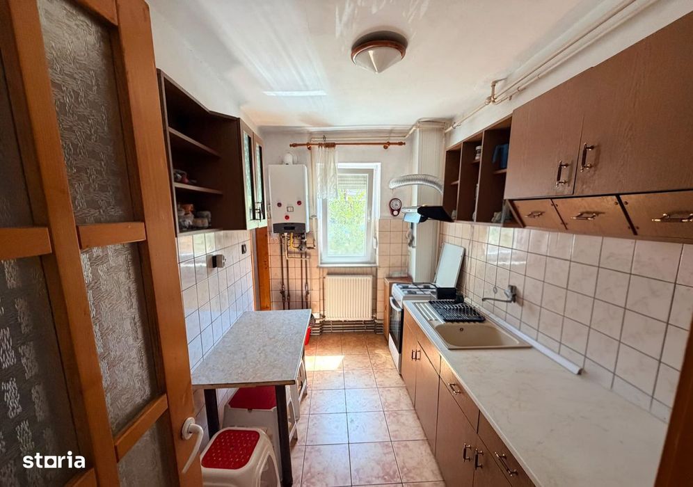 Apartament 3 camere,  Gradiste Central  decomandat, parter cu balcon