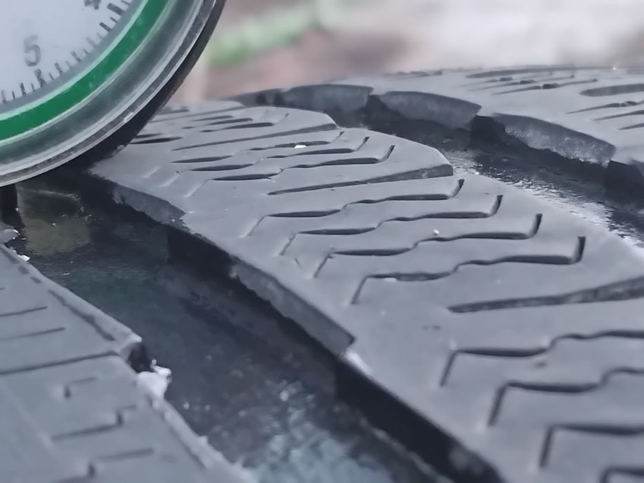 Гуми 235 45 19 Мишелин Michelin 3 броя - нов внос. Не са нови! Посочената цена е за един брой гума. Без коментар на цената. 43 години опит в бранша.