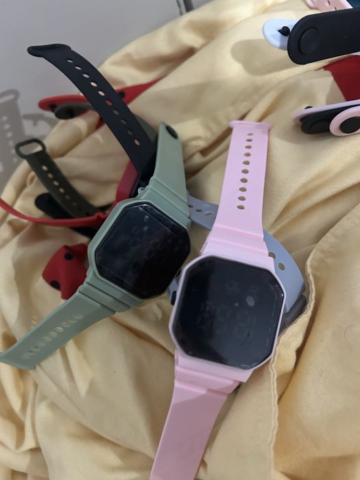 Vand ceas cu touch la moda  noi sigilate toate ceasurile la 150 lei