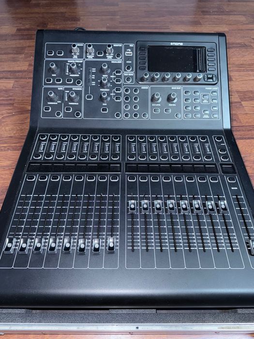 Midas M32 LIVE Digital Mixer
