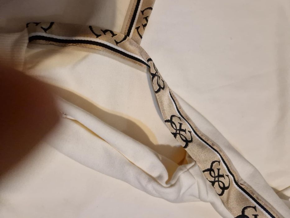 Дамски суйтшърт,,Guess"-нов с етикет