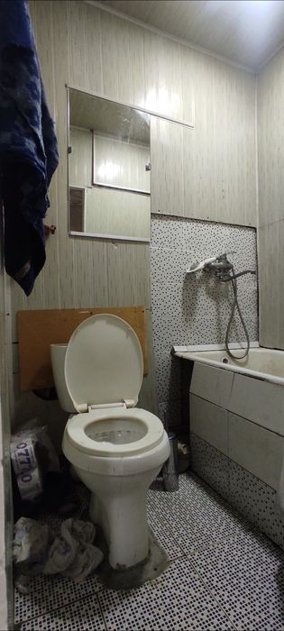 Uchtepa tumanida 2 xonali kvartira sotiladi