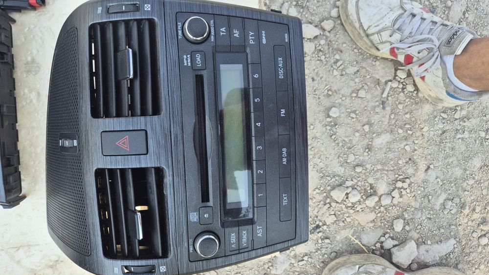 Оригинално CD и Въздуховоди за Тойота Авенсис Т27  2008- 2012г