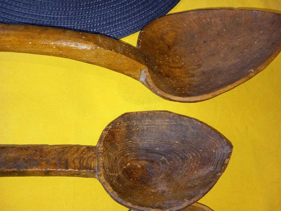 Стари големи дървени лъжици