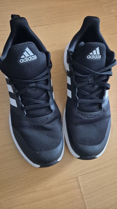 Продам кроссовки Adidas оригинал 40 р