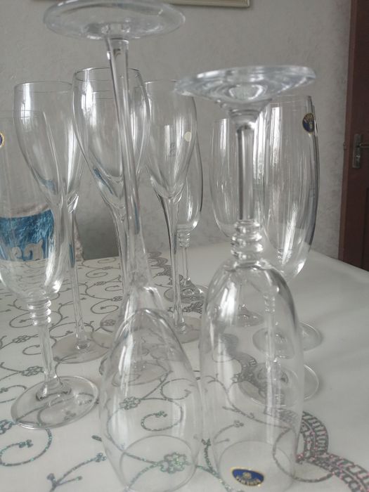 Продам бокалы английское хрустальное стекло и другие.