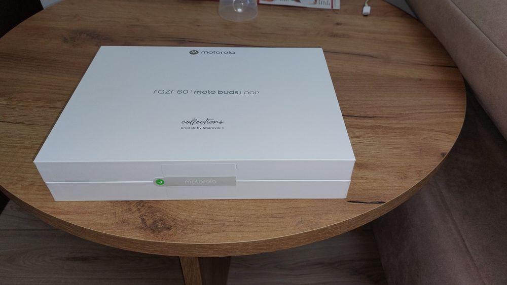 Motorola razr 60 5g+buds loop swarovski