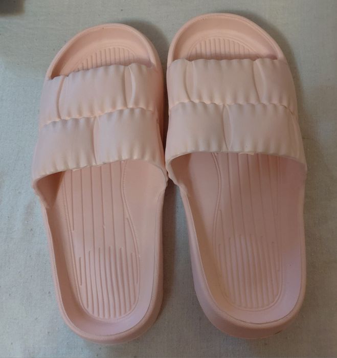 Продам шлепки новые для бассейна