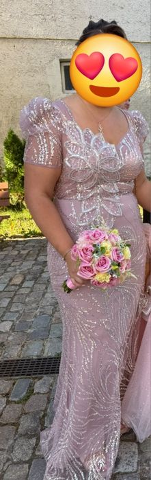 Rochie de seara, purtata 6 ore