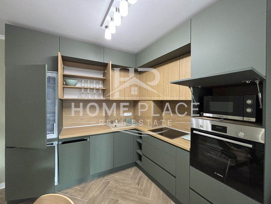 Дава се под наем Тристаен апартамент в Варна, Център - 95 кв.м за 1246.44 € - Снимка #2