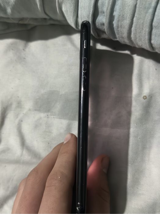 Obmen iphone 7+ i 8 ga iphone aybi yo faqat caqa cuqalari bor