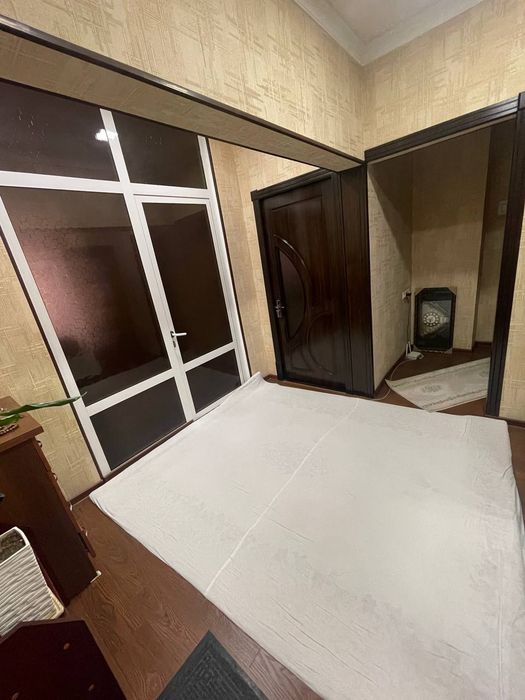 Uy sotiladi bel-tepa STROY MART  ro'parasida