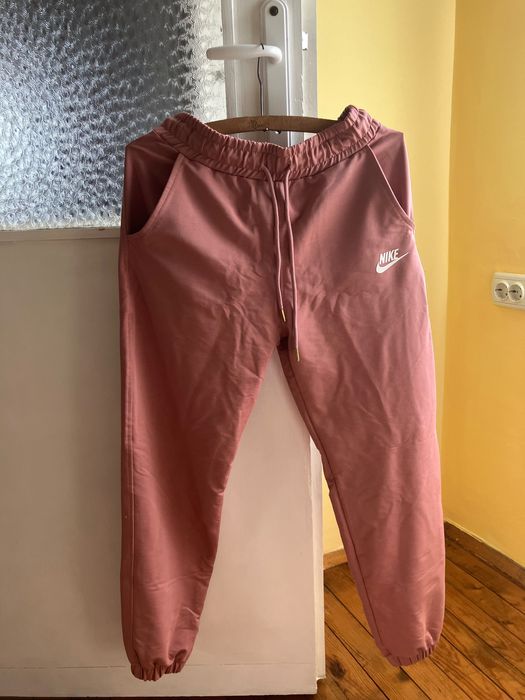 Спортен анцуг - пепел от рози