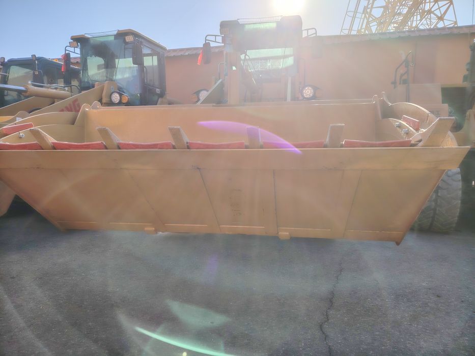 Погрузчик 2,1 куб 23 000 $