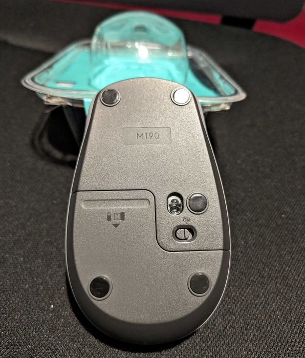 Безжична мишка Logitech M190