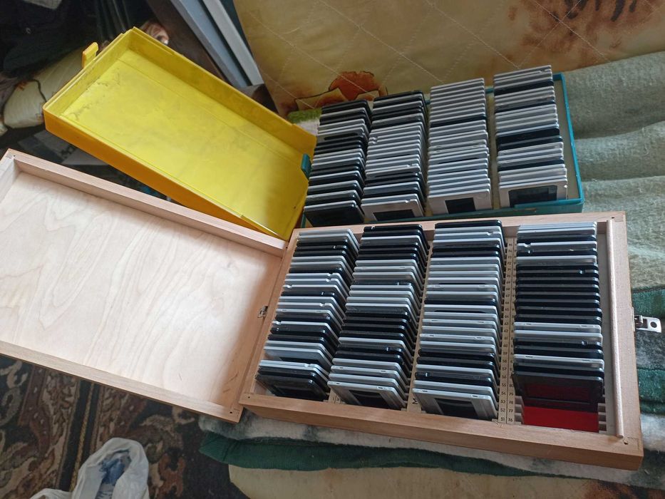 Ретро диапроектор Jota Slide, произведен от полската компания Prexer