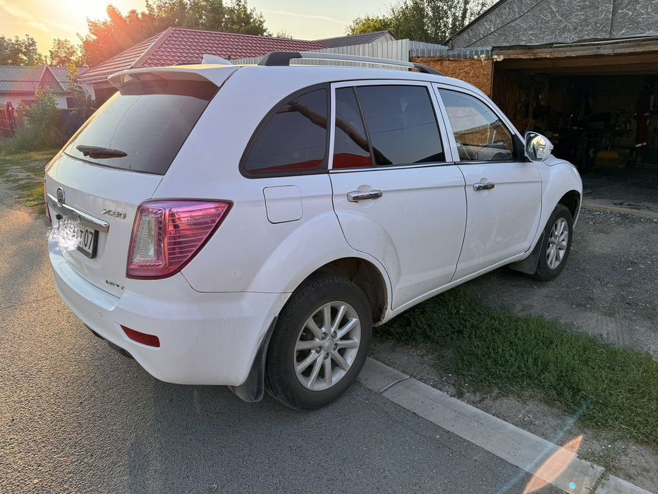 Продам машину Lifan X60