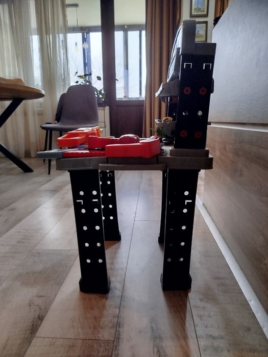 Детска работна масичка с инструменти