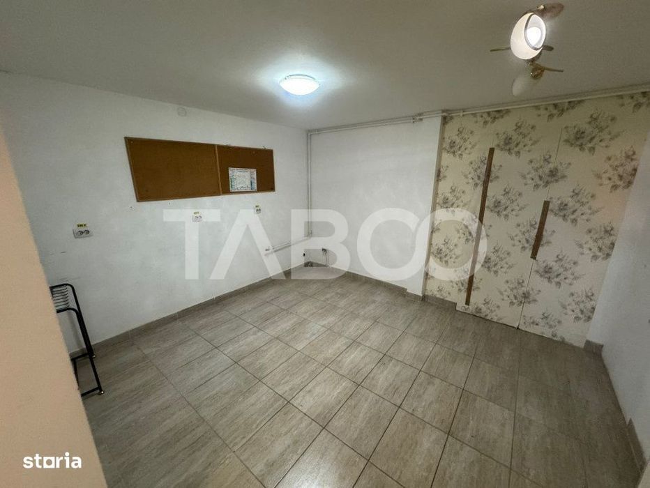 COMISION 0 - Spatiu comercial la strada cu 3 camere 73 mpu Dumbravii