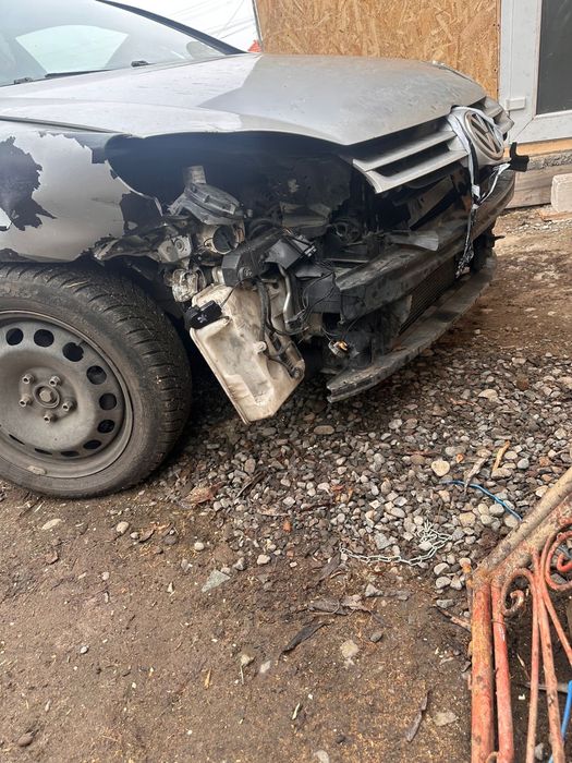 Golf 5 avariat de vanzare ori dezmembrare