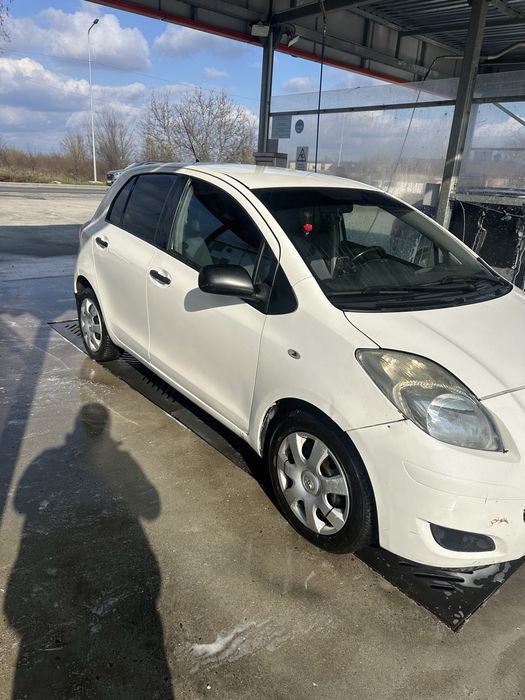 Toyota  yaris.