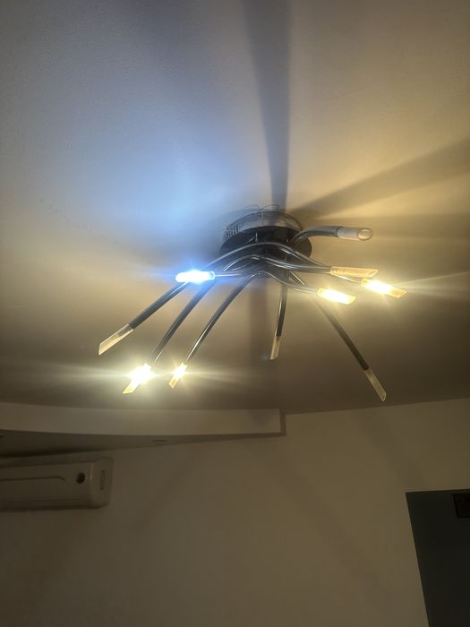 Lustre living , hol baie functionabile