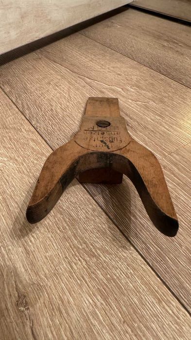 Антикварна дървена събувалка– Трети райх.