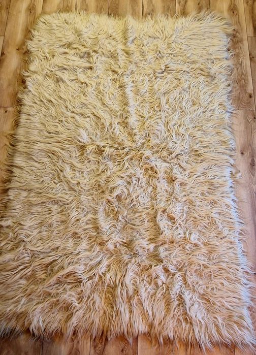 Plocad lână covor calitate superioară, fară miros, stare excelentă