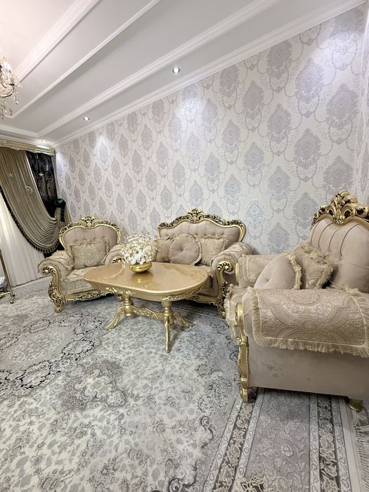 Mehmonhona uchun classica uslubdagi mebel