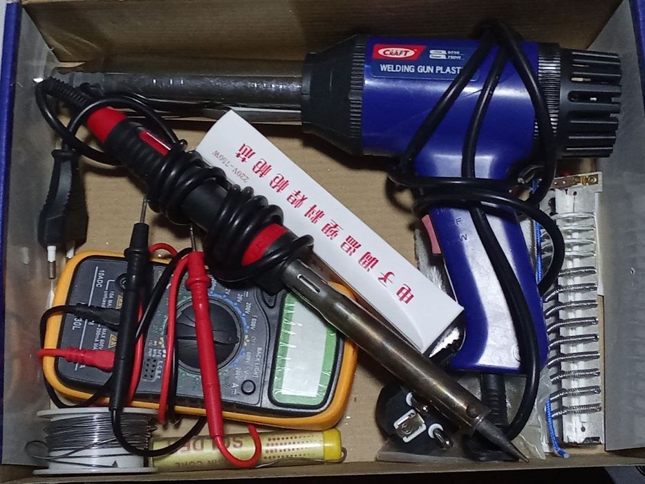 Паяльник и промышленный фен пользовался 3 раза.