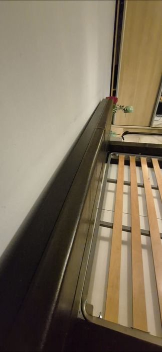 Pat matrimonial Mobexpert din lemn masiv și piele