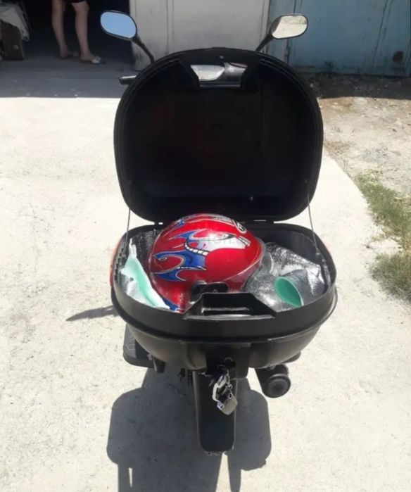 Скутер полуавтомат на бензине