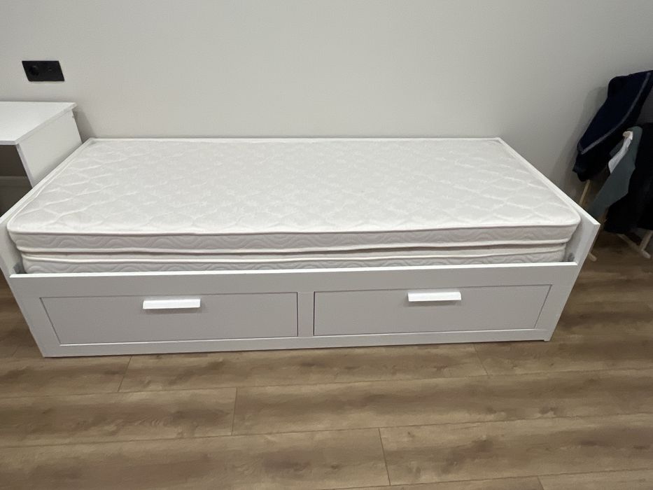 Продам кровать икея с матрасами состояние хорощее