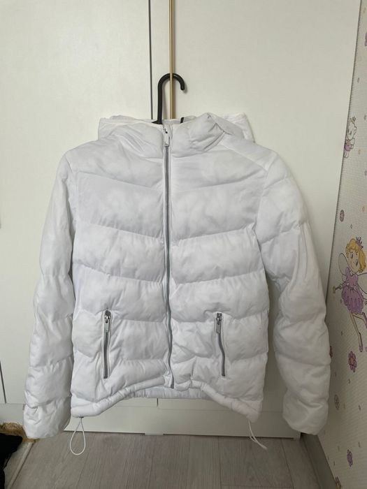 Продам куртку на девочку