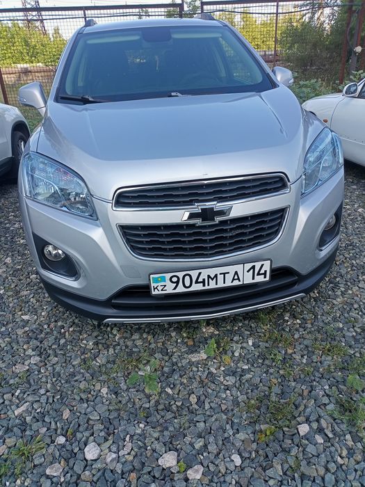 автомобиль шевроле трекер