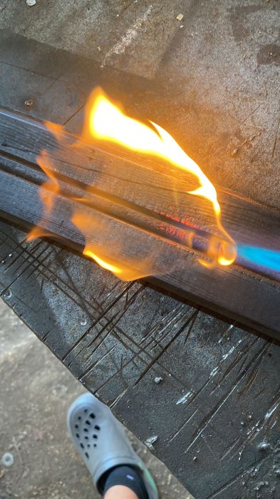 Скара на дървени въглища