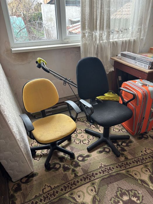 Офис столове два броя здрави