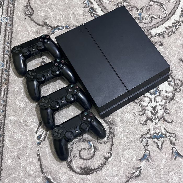 Продаю Playstation 4
