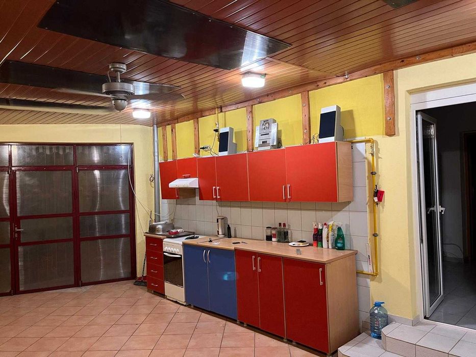 Închiriez casa 3 camere zona centrală, str. Udriste Nasturel