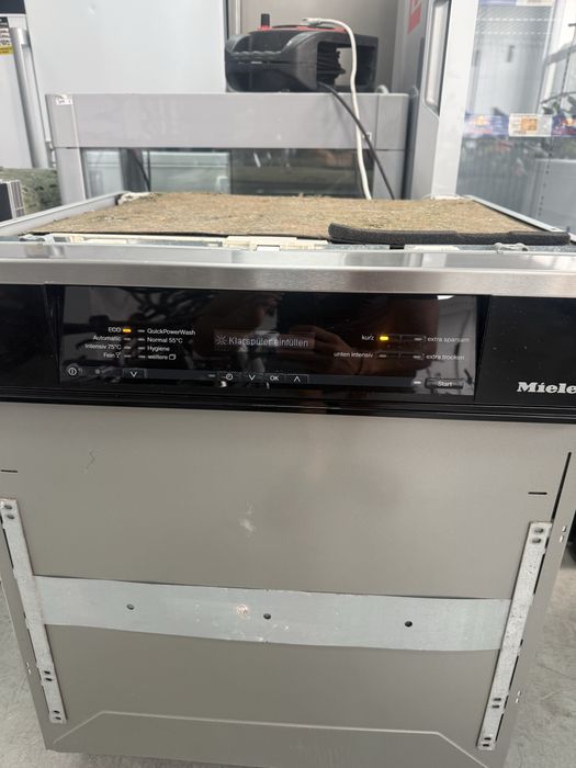 Съдомиялна MIELE 60/см с три кошници