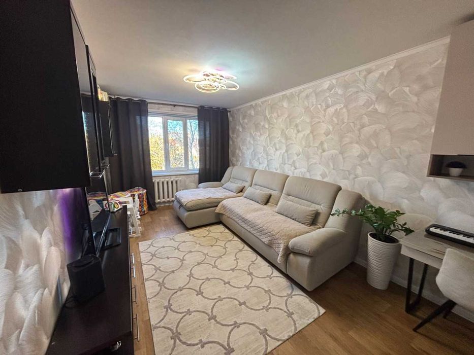 Продам 2-комнатную квартиру возле 15-го магазина. 9 мкр